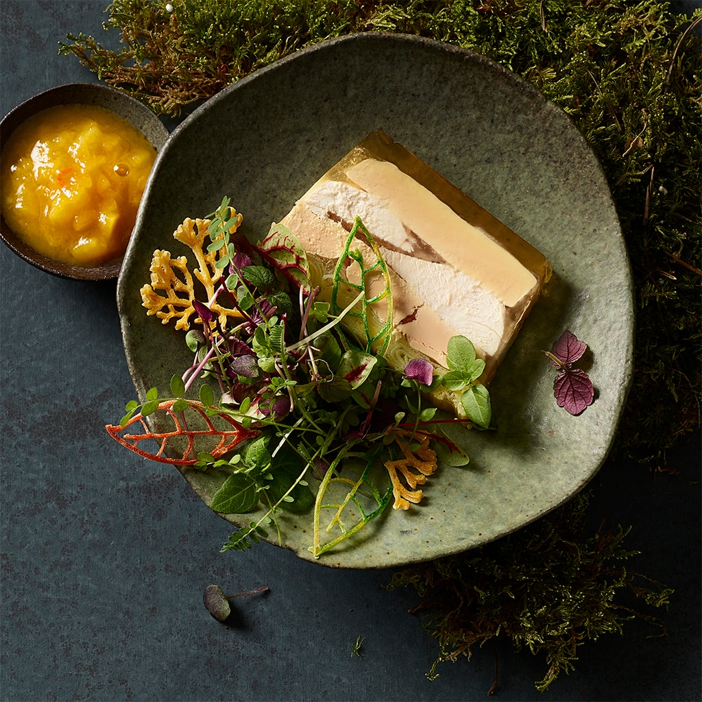 Geflügelsulz mit Mango-Chutney und Kräutersalat