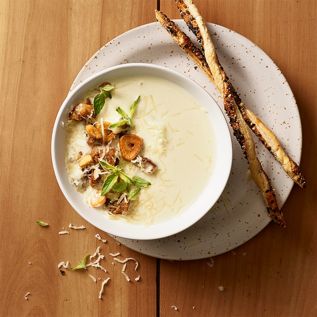 Heumilch-Käse-Knoblauchsuppe