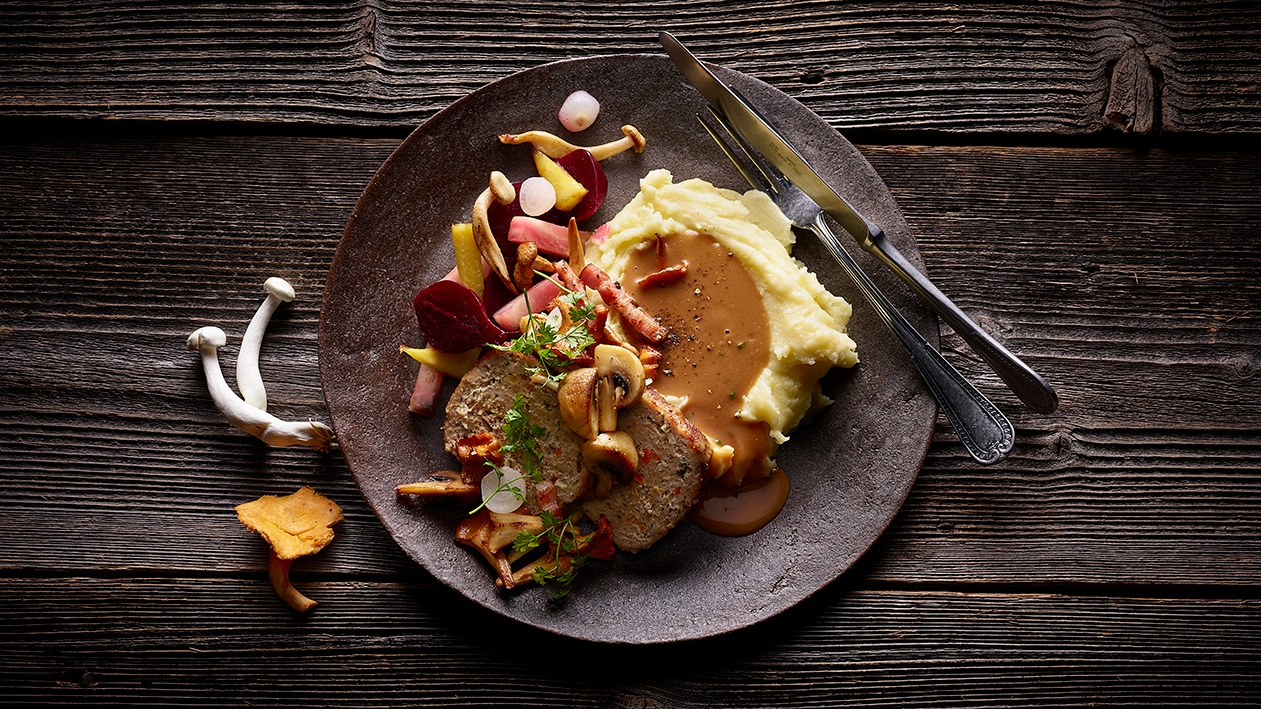 Faschierter Braten mit Rahmsauce, Erdäpfelstock und Wurzelgemüse – Rezepte