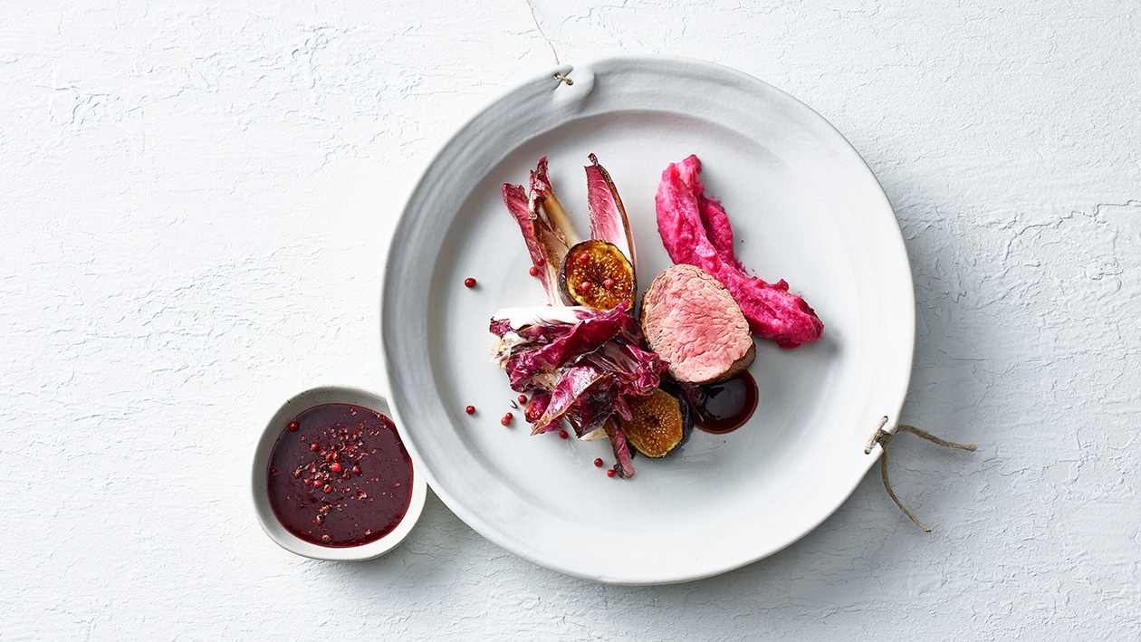 Rindsfilet mit Preiselbeer-Portwein Sauce und karamellisiertem Chicorée und Feigen – Rezepte