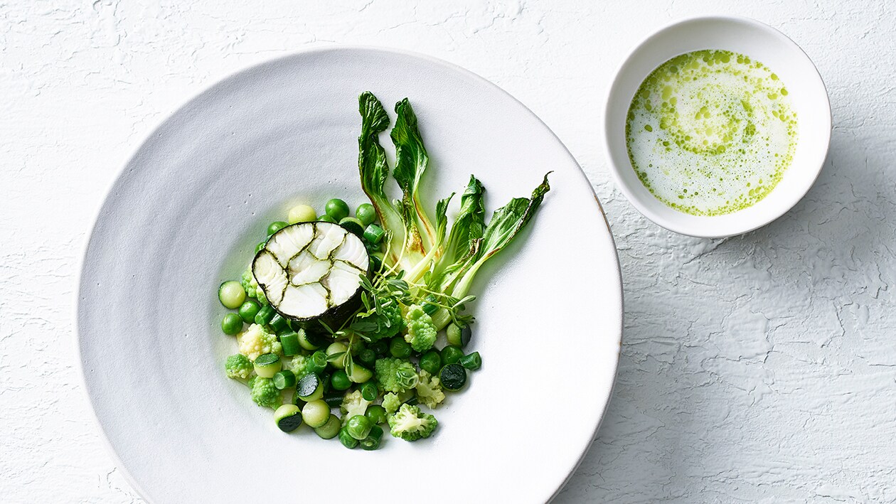 Pochierte Zanderrolle mit Matcha-Tee und Schnittlauch-Beurre blanc – Rezepte