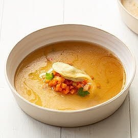 Klare Ochsenschwanzsuppe mit Ravioli