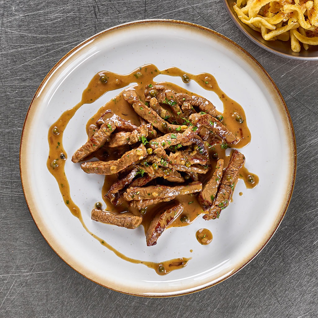 Rindergeschnetzeltes mit Pfeffer-Rahmsauce und Spätzle