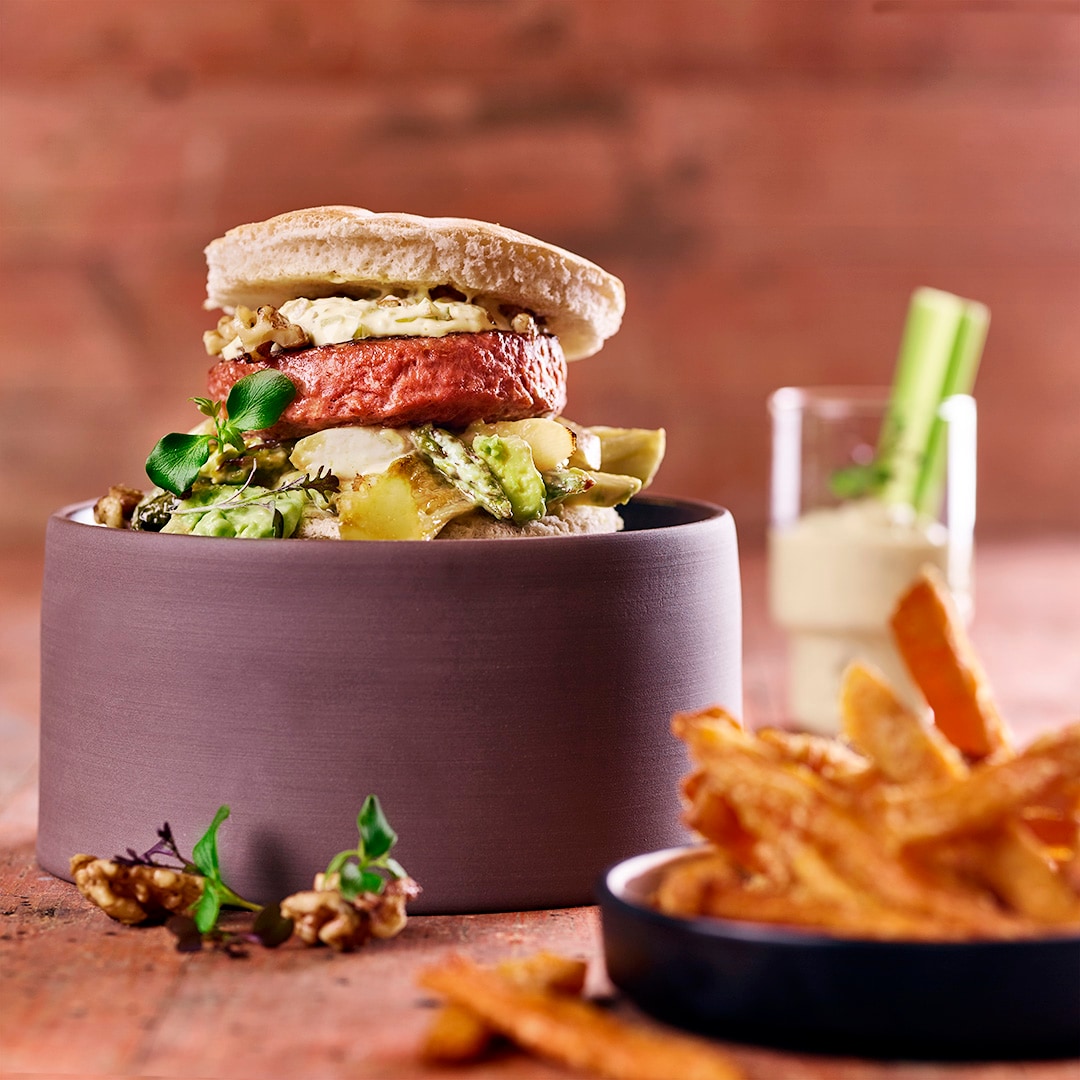 No Beef Raw Burger / Spargel / Romana Salat / Waldorfer-Dip