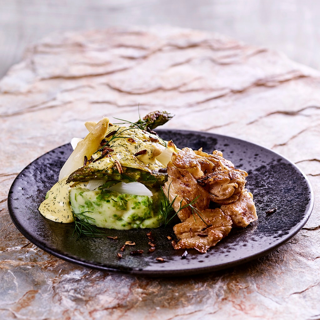 Spargel und Erbse unter Dill-Hollandaise / Gebratene No Chicken Chunks / Wilder Reis