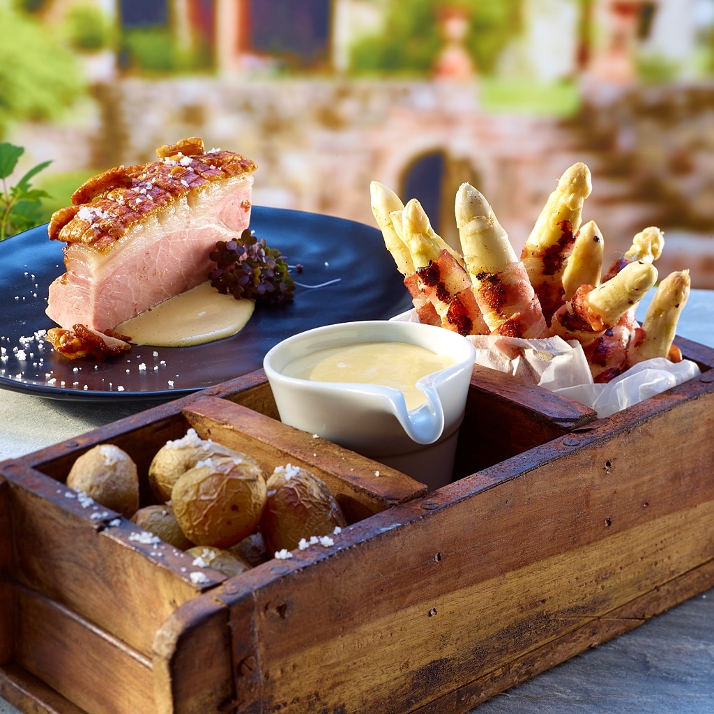 Schweinebraten, Kümmelsenf Hollandaise, Speck Spargel, Kartoffel