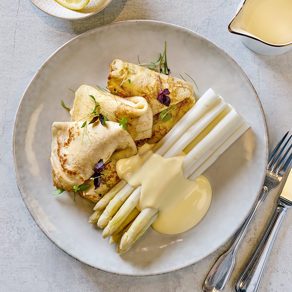 Pfannkuchen mit Spargel