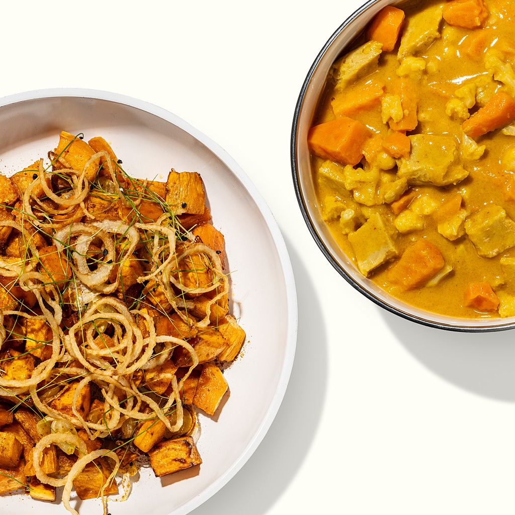 Fruchtiges Curry mit gebackene Würzkartoffeln und Röstzwiebeln