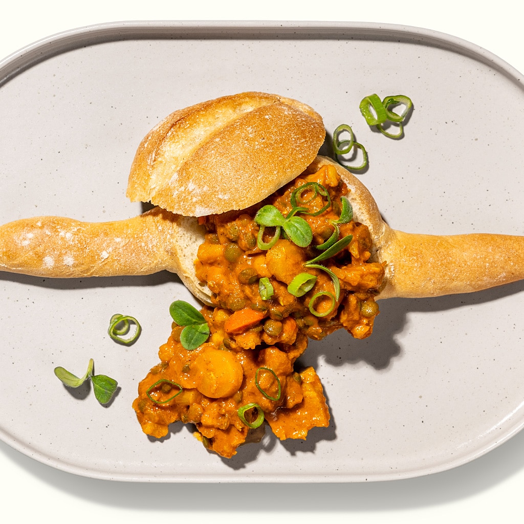 Indischer Linsen Dal in der Brottasse