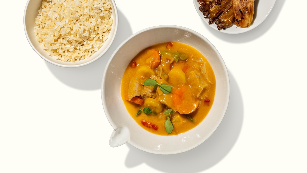 Pikantes rotes Thaicurry mit Kokosreis und frischem Koriandergrün – Rezepte