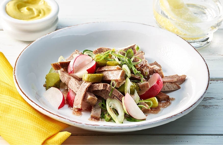 Tafelspitzsalat mit Gartenkräuter-Himbeer-Dressing