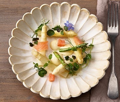 Spargelsalat mit Kapern und Rauchlachs