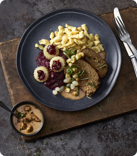 Rezept: Faschierter Wildbraten mit Spätzle und Garnitur
